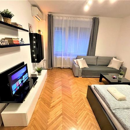Apartment Helen - Old Town, Ac براتسيلافا المظهر الخارجي الصورة